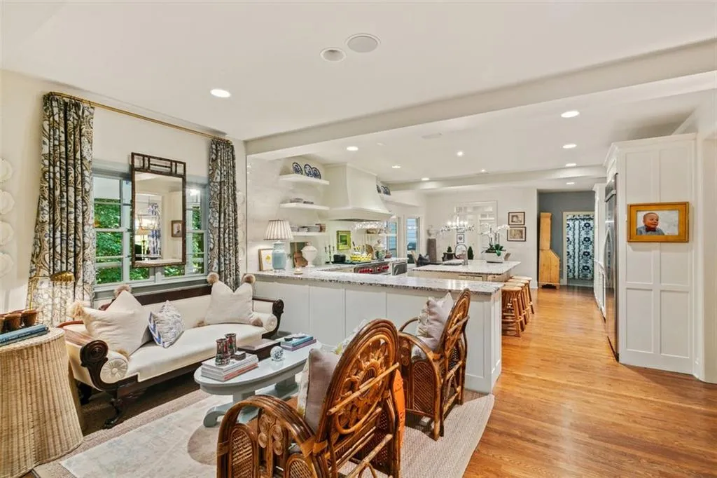 655 River Chase Point, Sandy Springs, Georgia 30328, 5 Bedrooms Bedrooms, ,4 BathroomsBathrooms,Residential,Sold,655 River Chase Point,7123466