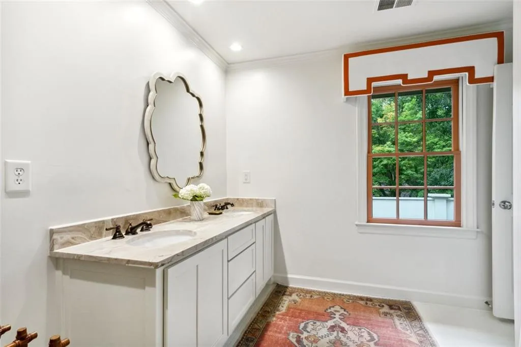 655 River Chase Point, Sandy Springs, Georgia 30328, 5 Bedrooms Bedrooms, ,4 BathroomsBathrooms,Residential,Sold,655 River Chase Point,7123466