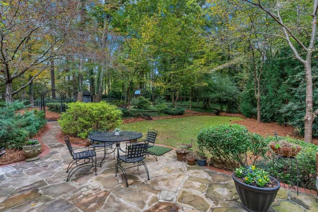 160 River Court Parkway, Sandy Springs, Georgia 30328, 4 Bedrooms Bedrooms, ,3 BathroomsBathrooms,Residential,Sold,160 River Court Parkway,6803487