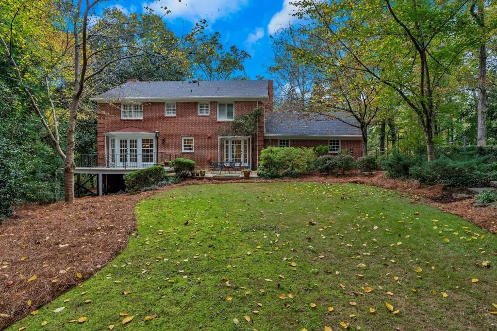 160 River Court Parkway, Sandy Springs, Georgia 30328, 4 Bedrooms Bedrooms, ,3 BathroomsBathrooms,Residential,Sold,160 River Court Parkway,6803487