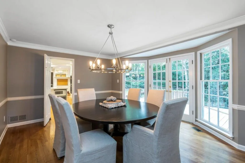 160 River Court Parkway, Sandy Springs, Georgia 30328, 4 Bedrooms Bedrooms, ,3 BathroomsBathrooms,Residential,Sold,160 River Court Parkway,6803487