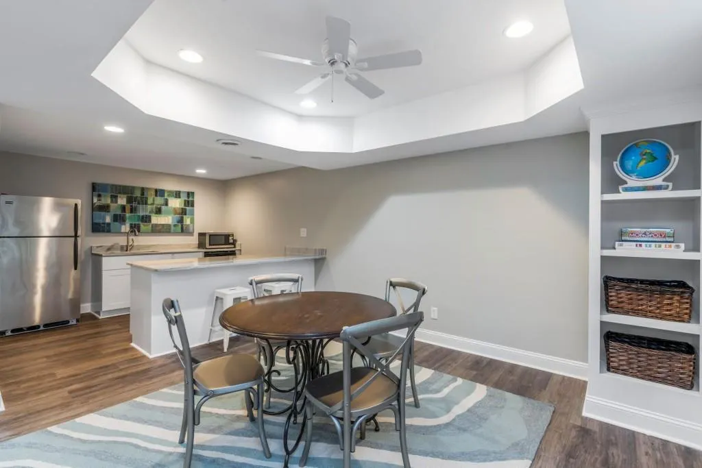 160 River Court Parkway, Sandy Springs, Georgia 30328, 4 Bedrooms Bedrooms, ,3 BathroomsBathrooms,Residential,Sold,160 River Court Parkway,6803487