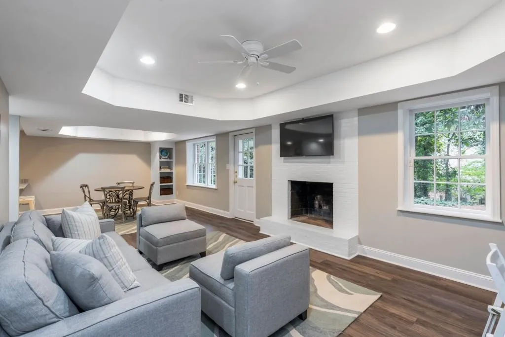 160 River Court Parkway, Sandy Springs, Georgia 30328, 4 Bedrooms Bedrooms, ,3 BathroomsBathrooms,Residential,Sold,160 River Court Parkway,6803487