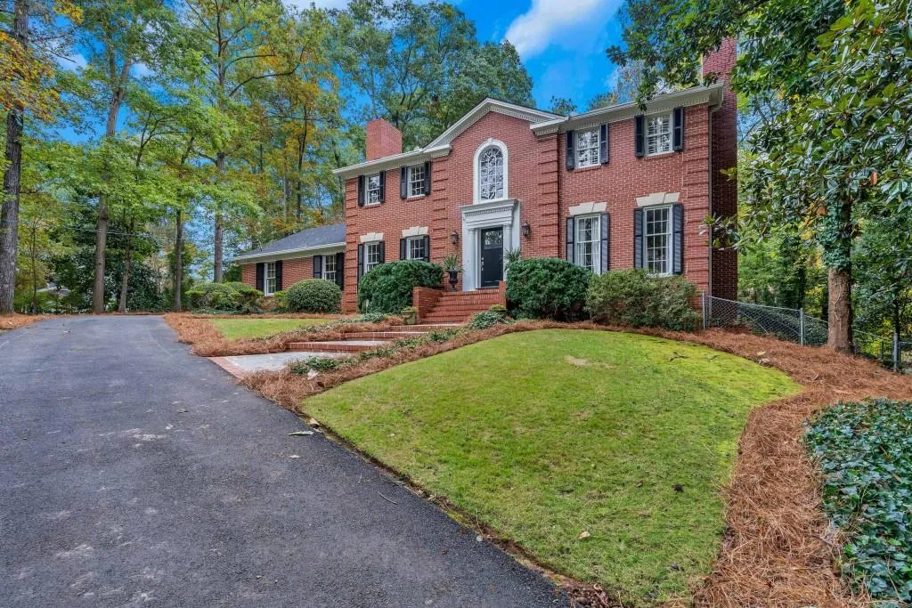 160 River Court Parkway, Sandy Springs, Georgia 30328, 4 Bedrooms Bedrooms, ,3 BathroomsBathrooms,Residential,Sold,160 River Court Parkway,6803487