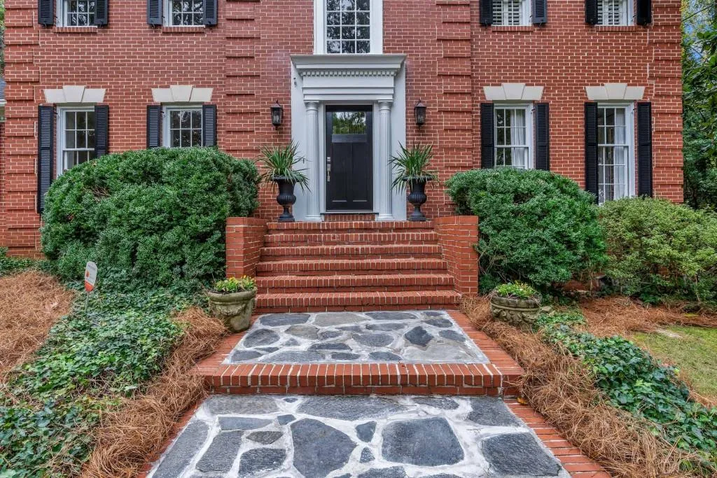 160 River Court Parkway, Sandy Springs, Georgia 30328, 4 Bedrooms Bedrooms, ,3 BathroomsBathrooms,Residential,Sold,160 River Court Parkway,6803487