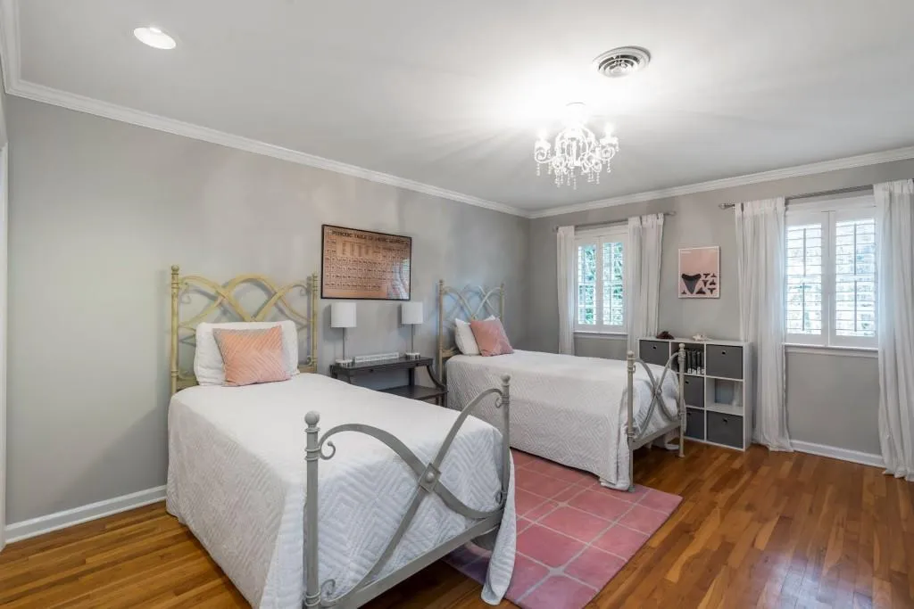 160 River Court Parkway, Sandy Springs, Georgia 30328, 4 Bedrooms Bedrooms, ,3 BathroomsBathrooms,Residential,Sold,160 River Court Parkway,6803487