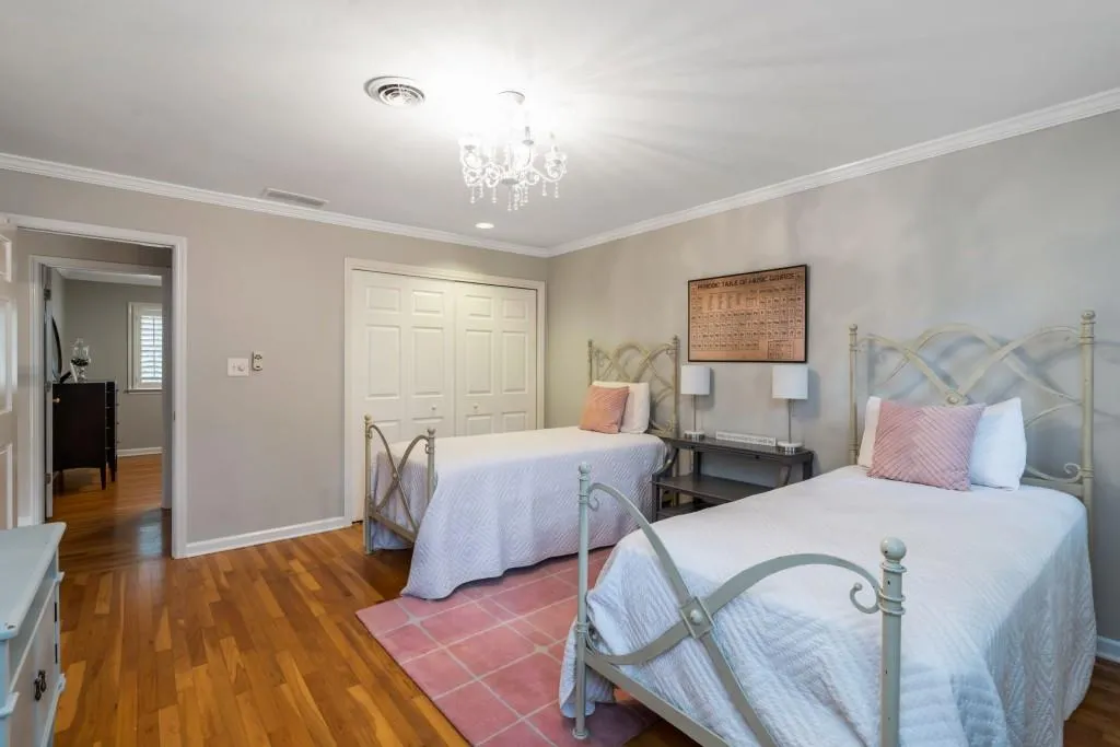 160 River Court Parkway, Sandy Springs, Georgia 30328, 4 Bedrooms Bedrooms, ,3 BathroomsBathrooms,Residential,Sold,160 River Court Parkway,6803487