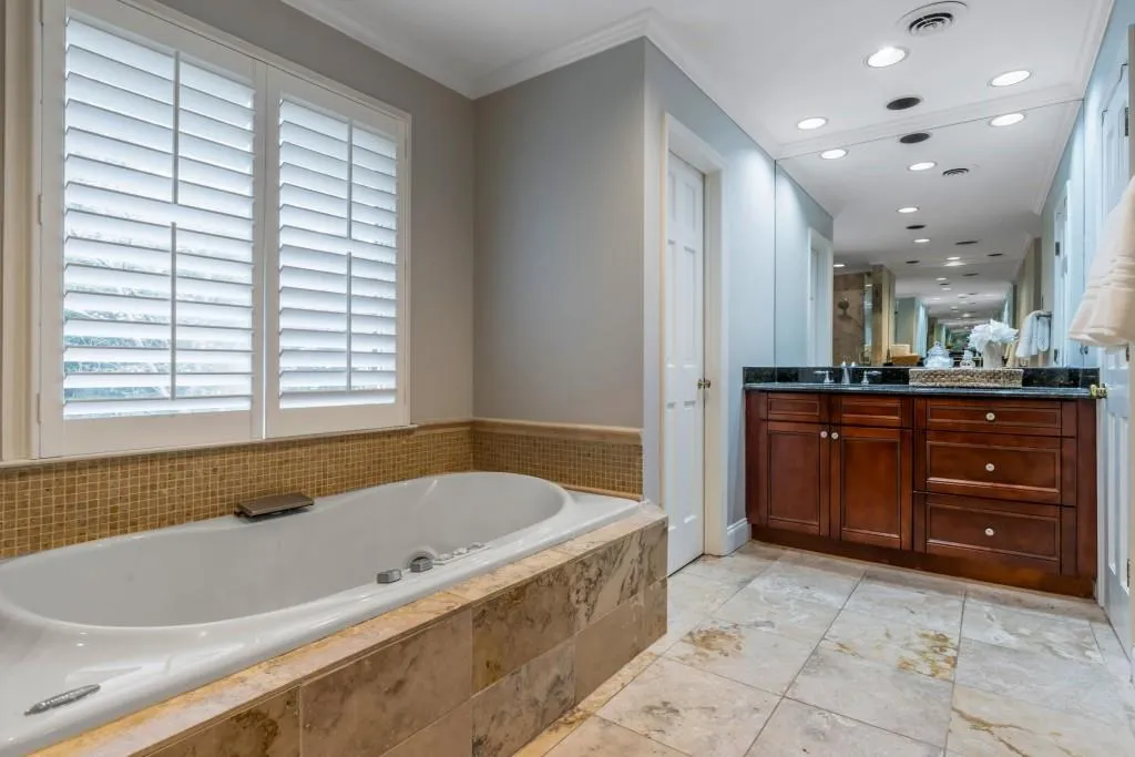 160 River Court Parkway, Sandy Springs, Georgia 30328, 4 Bedrooms Bedrooms, ,3 BathroomsBathrooms,Residential,Sold,160 River Court Parkway,6803487