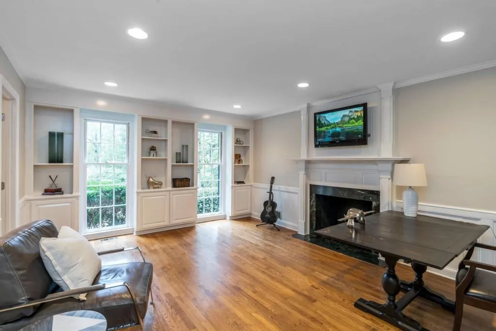 160 River Court Parkway, Sandy Springs, Georgia 30328, 4 Bedrooms Bedrooms, ,3 BathroomsBathrooms,Residential,Sold,160 River Court Parkway,6803487