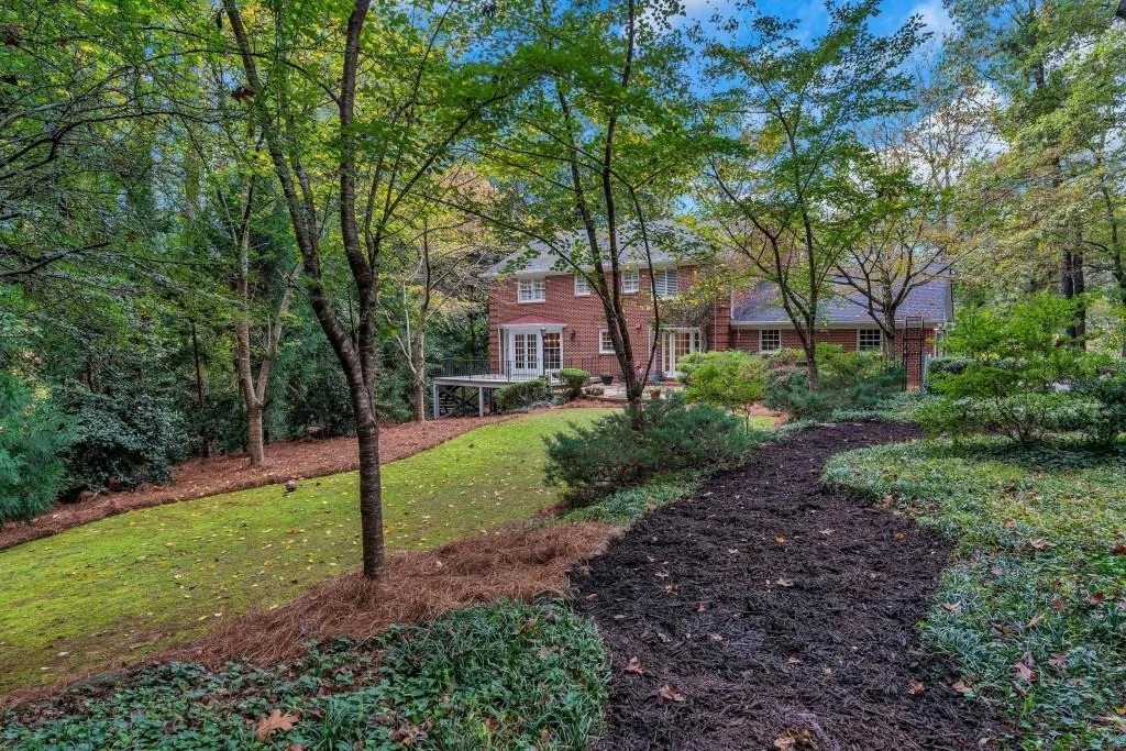 160 River Court Parkway, Sandy Springs, Georgia 30328, 4 Bedrooms Bedrooms, ,3 BathroomsBathrooms,Residential,Sold,160 River Court Parkway,6803487
