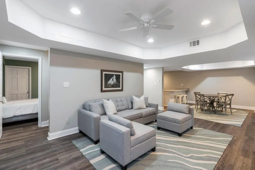 160 River Court Parkway, Sandy Springs, Georgia 30328, 4 Bedrooms Bedrooms, ,3 BathroomsBathrooms,Residential,Sold,160 River Court Parkway,6803487