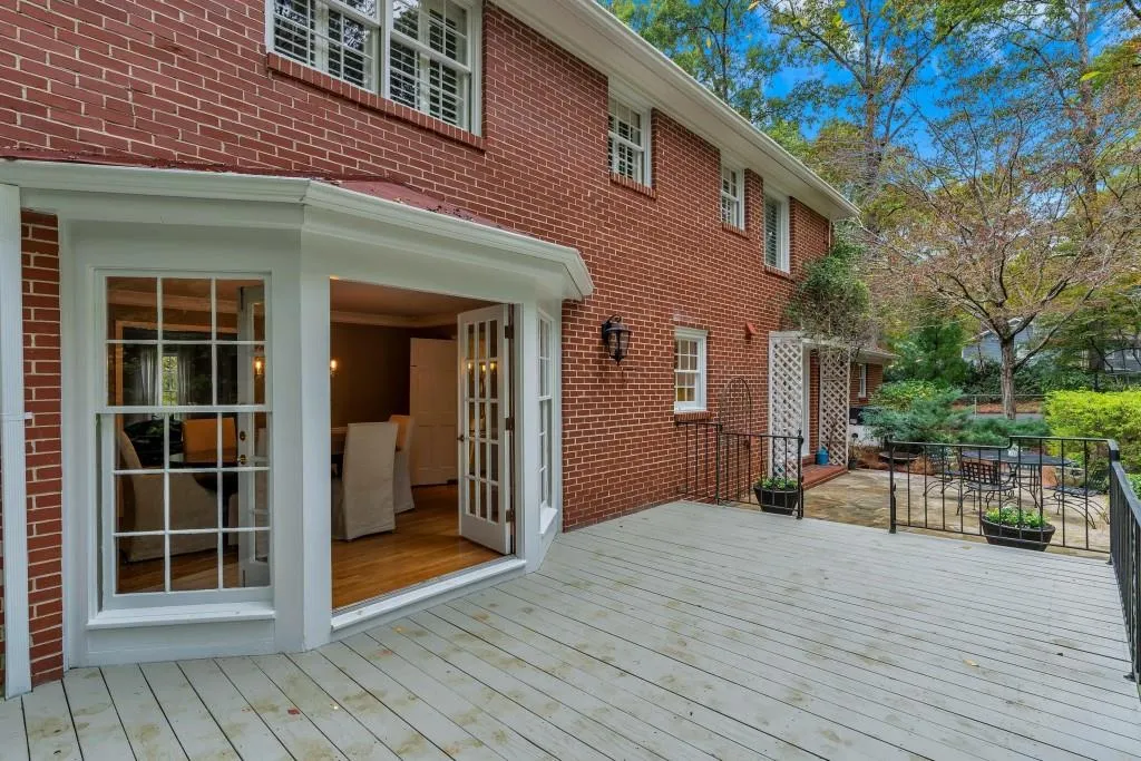 160 River Court Parkway, Sandy Springs, Georgia 30328, 4 Bedrooms Bedrooms, ,3 BathroomsBathrooms,Residential,Sold,160 River Court Parkway,6803487