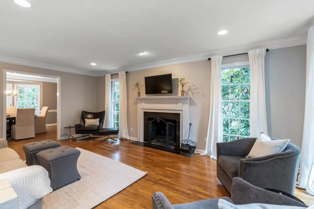 160 River Court Parkway, Sandy Springs, Georgia 30328, 4 Bedrooms Bedrooms, ,3 BathroomsBathrooms,Residential,Sold,160 River Court Parkway,6803487