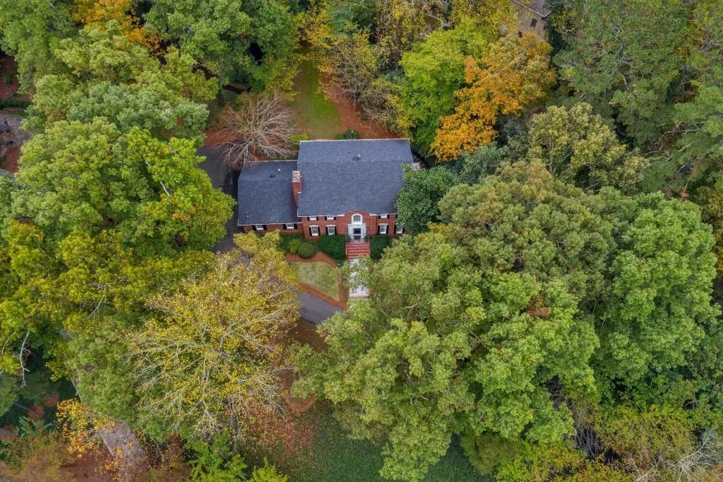 160 River Court Parkway, Sandy Springs, Georgia 30328, 4 Bedrooms Bedrooms, ,3 BathroomsBathrooms,Residential,Sold,160 River Court Parkway,6803487