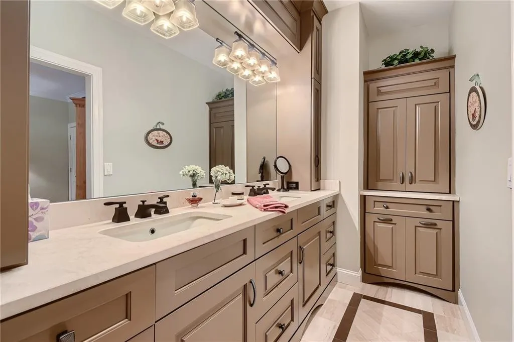 5555 Claire Rose Lane, Sandy Springs, Georgia 30327, 7 Bedrooms Bedrooms, ,6 BathroomsBathrooms,Residential,Sold,5555 Claire Rose Lane,6962531