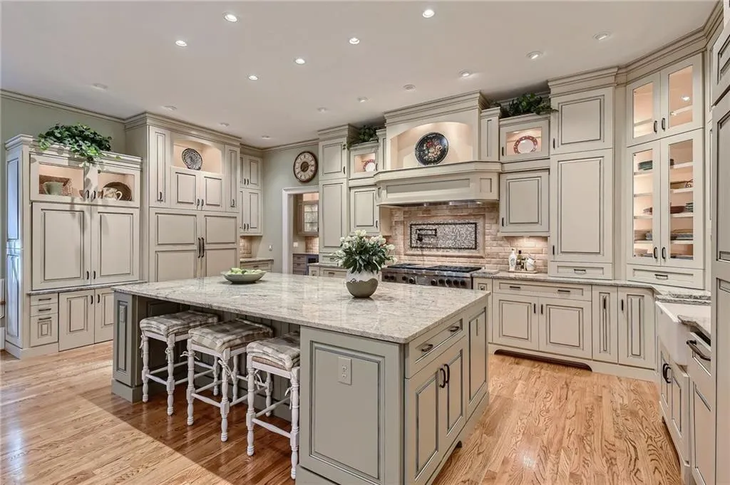 5555 Claire Rose Lane, Sandy Springs, Georgia 30327, 7 Bedrooms Bedrooms, ,6 BathroomsBathrooms,Residential,Sold,5555 Claire Rose Lane,6962531