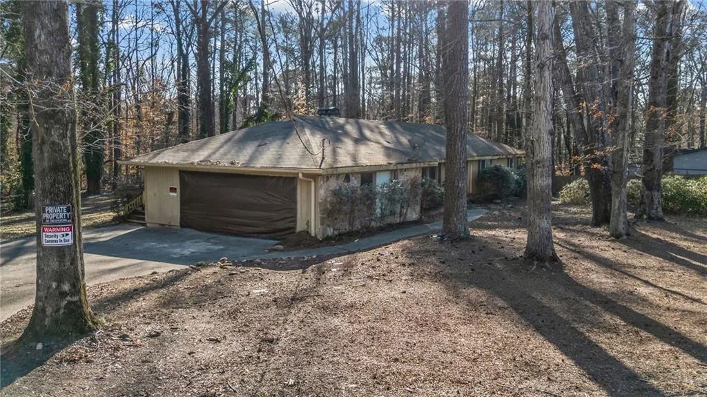 4055 Spalding Drive, Atlanta, Georgia 30350, 5 Bedrooms Bedrooms, ,3 BathroomsBathrooms,Residential,For Sale,4055 Spalding Drive,7723325