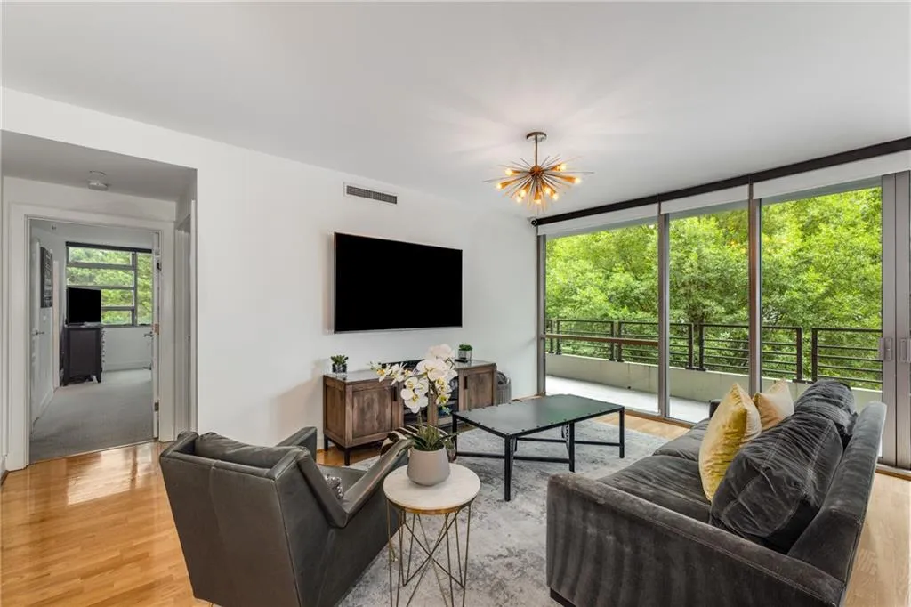 700 Park Regency Place Ne Unit 703, Atlanta, Georgia 30326, 2 Bedrooms Bedrooms, ,2 BathroomsBathrooms,Residential,Sold,700 Park Regency Place Ne Unit 703,7589549