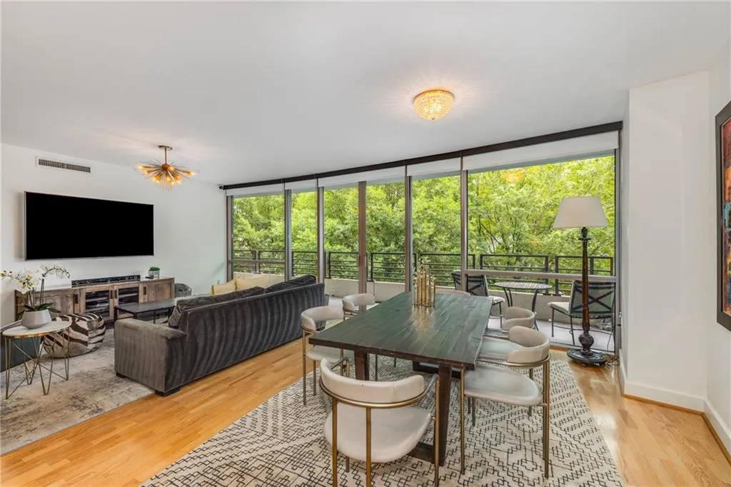 700 Park Regency Place Ne Unit 703, Atlanta, Georgia 30326, 2 Bedrooms Bedrooms, ,2 BathroomsBathrooms,Residential,Sold,700 Park Regency Place Ne Unit 703,7589549