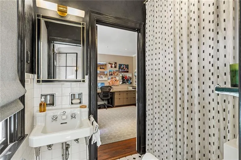 Bathroom with ornamental molding