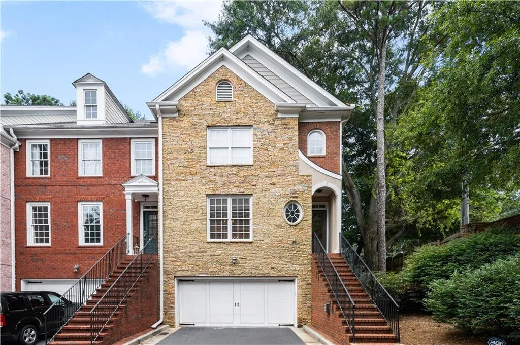 205 Chemin De Vie, Atlanta, Georgia 30342, 3 Bedrooms Bedrooms, ,3 BathroomsBathrooms,Residential,Sold,205 Chemin De Vie,6754955