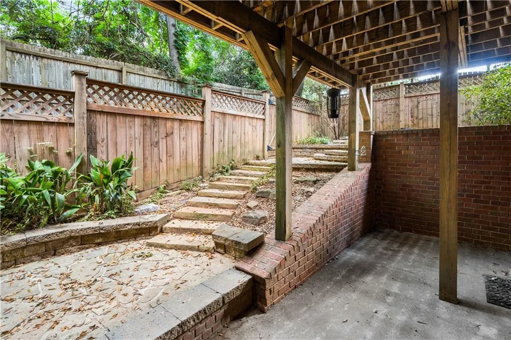 205 Chemin De Vie, Atlanta, Georgia 30342, 3 Bedrooms Bedrooms, ,3 BathroomsBathrooms,Residential,Sold,205 Chemin De Vie,6754955