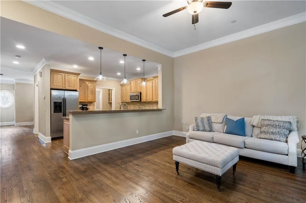 205 Chemin De Vie, Atlanta, Georgia 30342, 3 Bedrooms Bedrooms, ,3 BathroomsBathrooms,Residential,Sold,205 Chemin De Vie,6754955