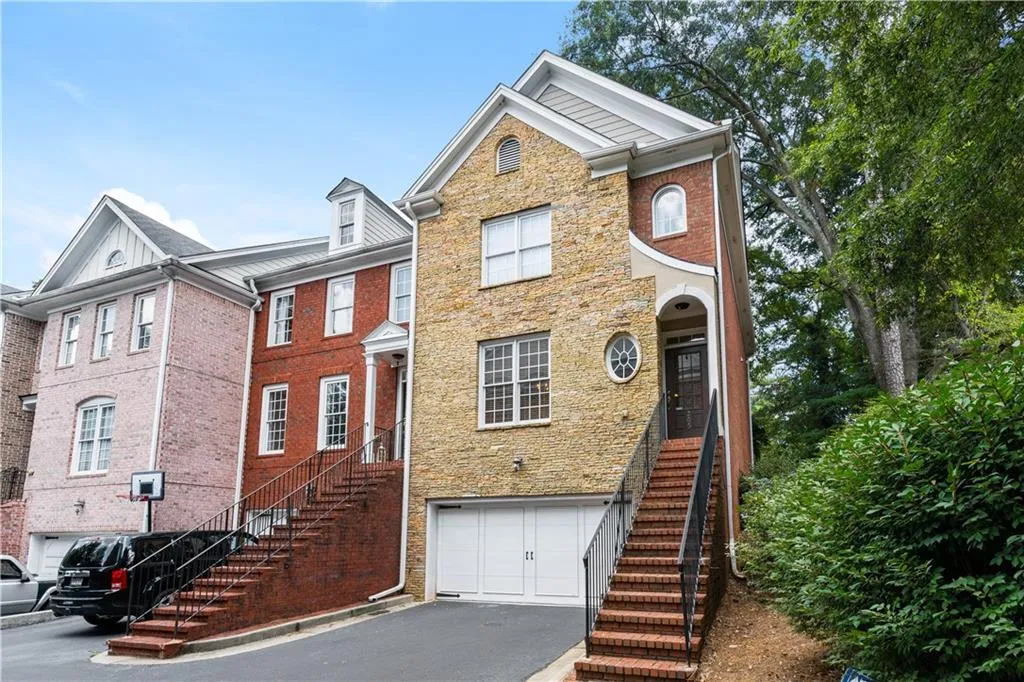 205 Chemin De Vie, Atlanta, Georgia 30342, 3 Bedrooms Bedrooms, ,3 BathroomsBathrooms,Residential,Sold,205 Chemin De Vie,6754955