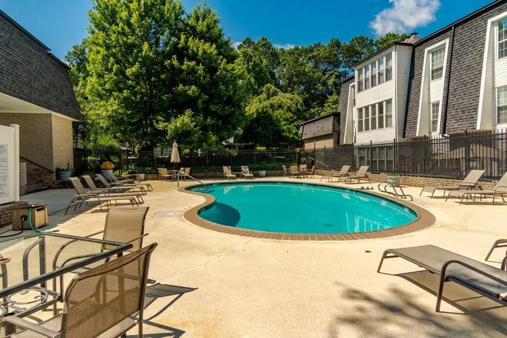 205 Chemin De Vie, Atlanta, Georgia 30342, 3 Bedrooms Bedrooms, ,3 BathroomsBathrooms,Residential,Sold,205 Chemin De Vie,6754955