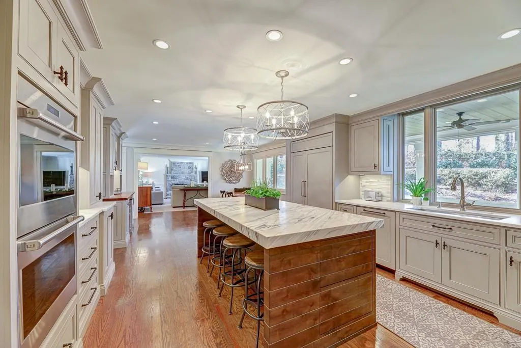 6950 Hunters Knoll, Sandy Springs, Georgia 30328, 4 Bedrooms Bedrooms, ,4 BathroomsBathrooms,Residential,Sold,6950 Hunters Knoll,6817508