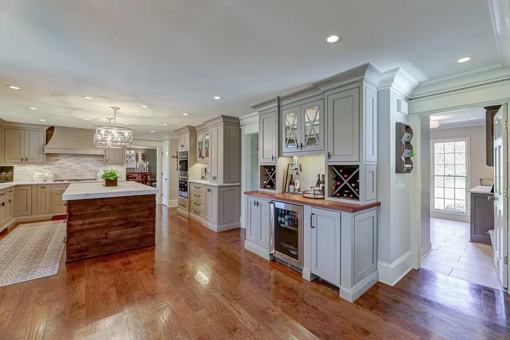 6950 Hunters Knoll, Sandy Springs, Georgia 30328, 4 Bedrooms Bedrooms, ,4 BathroomsBathrooms,Residential,Sold,6950 Hunters Knoll,6817508