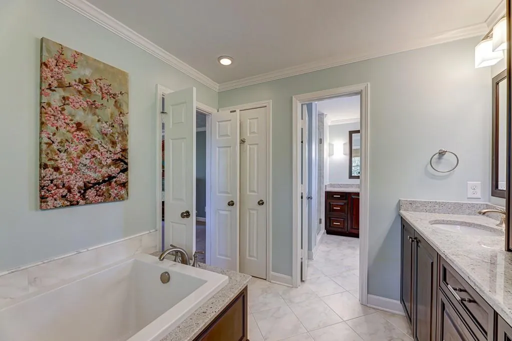 6950 Hunters Knoll, Sandy Springs, Georgia 30328, 4 Bedrooms Bedrooms, ,4 BathroomsBathrooms,Residential,Sold,6950 Hunters Knoll,6817508