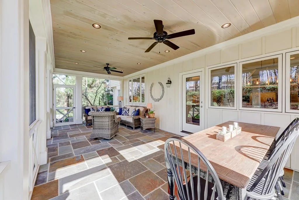 6950 Hunters Knoll, Sandy Springs, Georgia 30328, 4 Bedrooms Bedrooms, ,4 BathroomsBathrooms,Residential,Sold,6950 Hunters Knoll,6817508