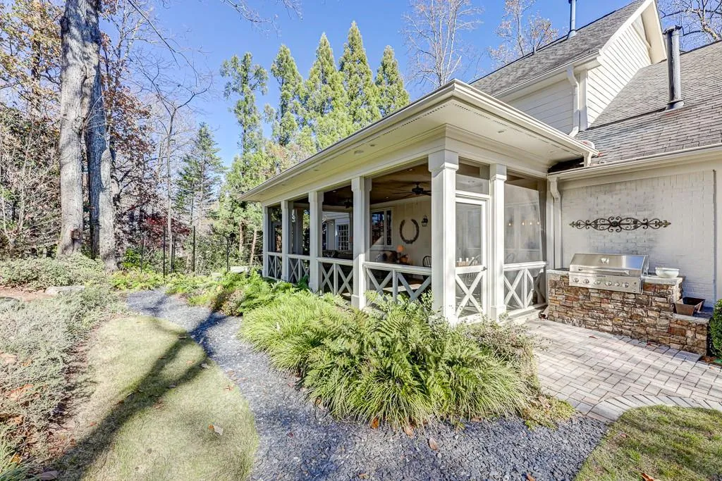 6950 Hunters Knoll, Sandy Springs, Georgia 30328, 4 Bedrooms Bedrooms, ,4 BathroomsBathrooms,Residential,Sold,6950 Hunters Knoll,6817508