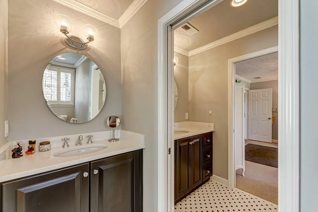 6950 Hunters Knoll, Sandy Springs, Georgia 30328, 4 Bedrooms Bedrooms, ,4 BathroomsBathrooms,Residential,Sold,6950 Hunters Knoll,6817508