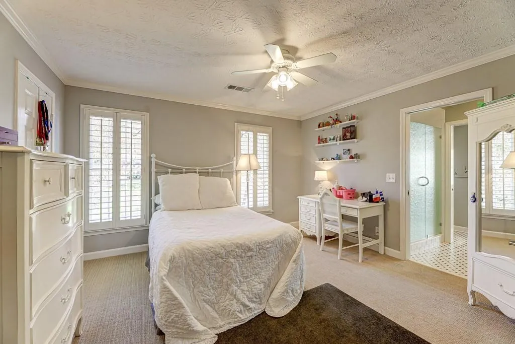 6950 Hunters Knoll, Sandy Springs, Georgia 30328, 4 Bedrooms Bedrooms, ,4 BathroomsBathrooms,Residential,Sold,6950 Hunters Knoll,6817508