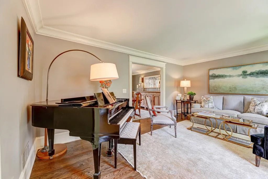 6950 Hunters Knoll, Sandy Springs, Georgia 30328, 4 Bedrooms Bedrooms, ,4 BathroomsBathrooms,Residential,Sold,6950 Hunters Knoll,6817508