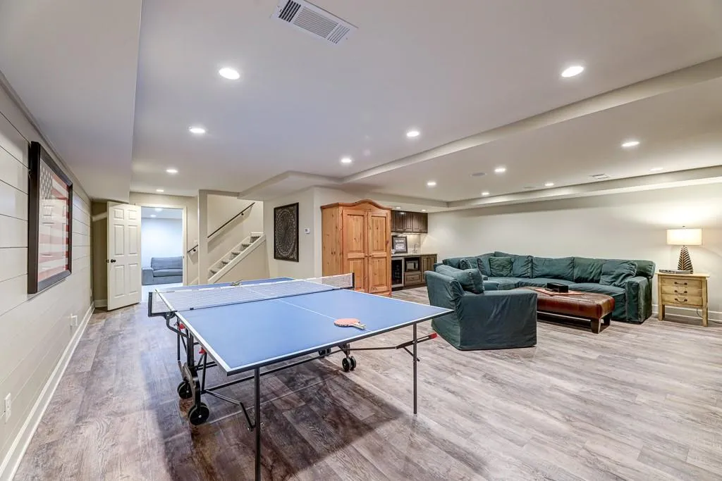 6950 Hunters Knoll, Sandy Springs, Georgia 30328, 4 Bedrooms Bedrooms, ,4 BathroomsBathrooms,Residential,Sold,6950 Hunters Knoll,6817508