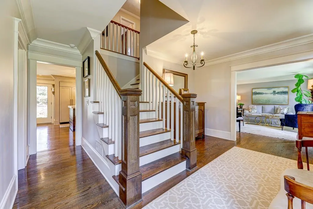 6950 Hunters Knoll, Sandy Springs, Georgia 30328, 4 Bedrooms Bedrooms, ,4 BathroomsBathrooms,Residential,Sold,6950 Hunters Knoll,6817508