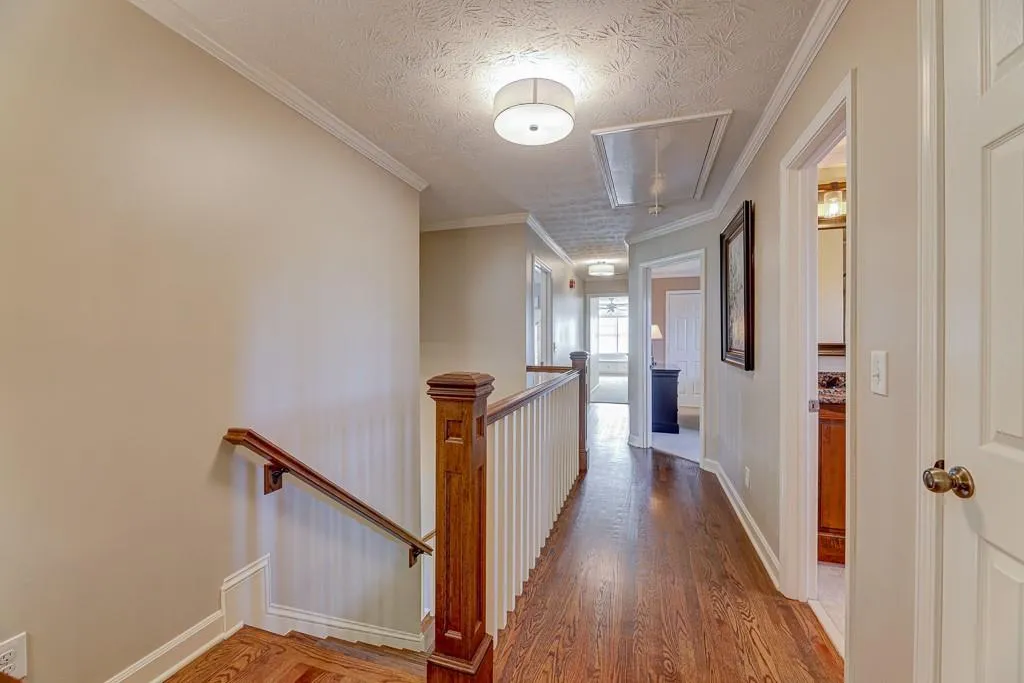 6950 Hunters Knoll, Sandy Springs, Georgia 30328, 4 Bedrooms Bedrooms, ,4 BathroomsBathrooms,Residential,Sold,6950 Hunters Knoll,6817508