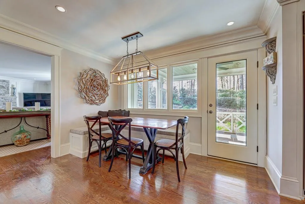 6950 Hunters Knoll, Sandy Springs, Georgia 30328, 4 Bedrooms Bedrooms, ,4 BathroomsBathrooms,Residential,Sold,6950 Hunters Knoll,6817508