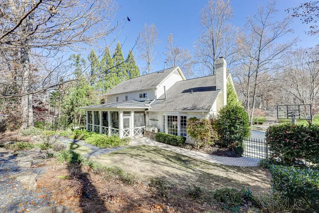 6950 Hunters Knoll, Sandy Springs, Georgia 30328, 4 Bedrooms Bedrooms, ,4 BathroomsBathrooms,Residential,Sold,6950 Hunters Knoll,6817508