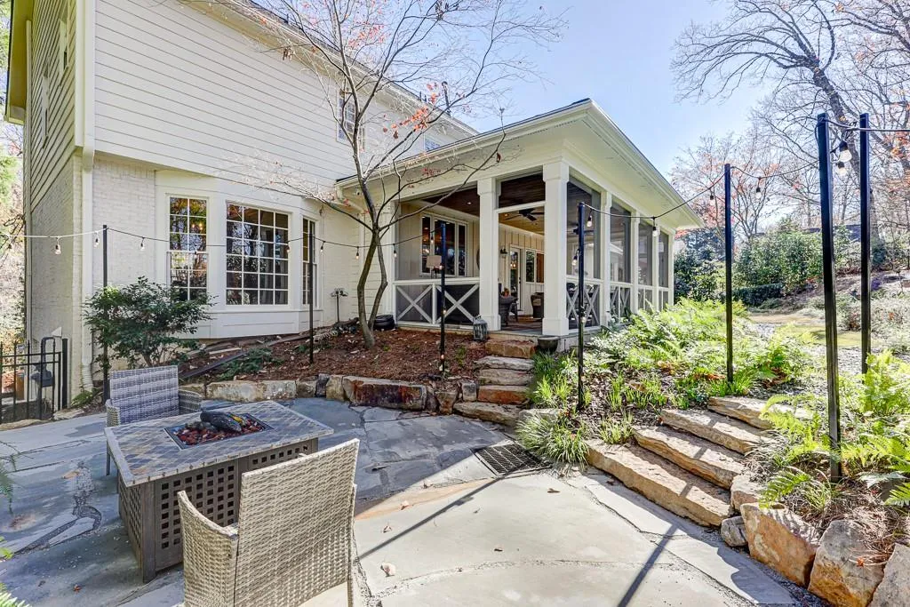 6950 Hunters Knoll, Sandy Springs, Georgia 30328, 4 Bedrooms Bedrooms, ,4 BathroomsBathrooms,Residential,Sold,6950 Hunters Knoll,6817508