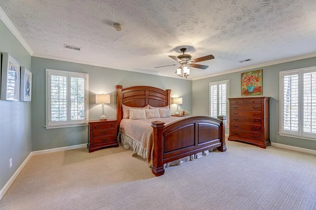 6950 Hunters Knoll, Sandy Springs, Georgia 30328, 4 Bedrooms Bedrooms, ,4 BathroomsBathrooms,Residential,Sold,6950 Hunters Knoll,6817508