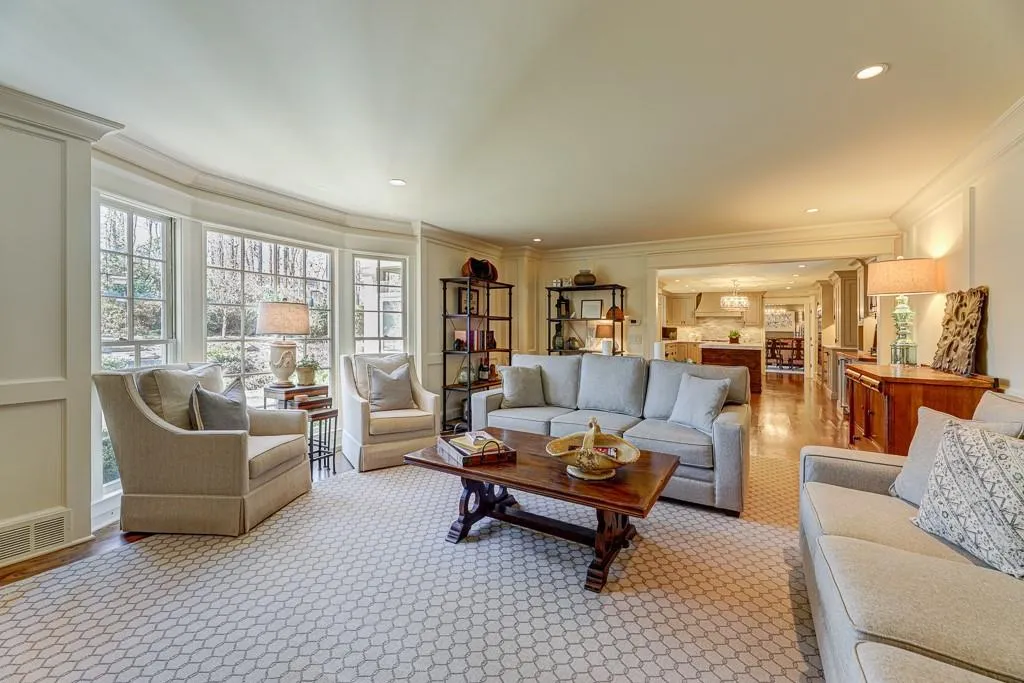 6950 Hunters Knoll, Sandy Springs, Georgia 30328, 4 Bedrooms Bedrooms, ,4 BathroomsBathrooms,Residential,Sold,6950 Hunters Knoll,6817508