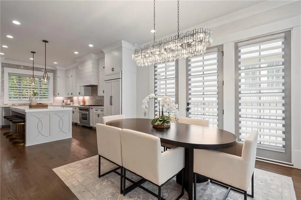 3715 Peachtree Road Ne Unit 12, Atlanta, Georgia 30319, 4 Bedrooms Bedrooms, 0 ,4 BathroomsBathrooms,Residential,Sold,3715 Peachtree Road Ne Unit 12,7742200