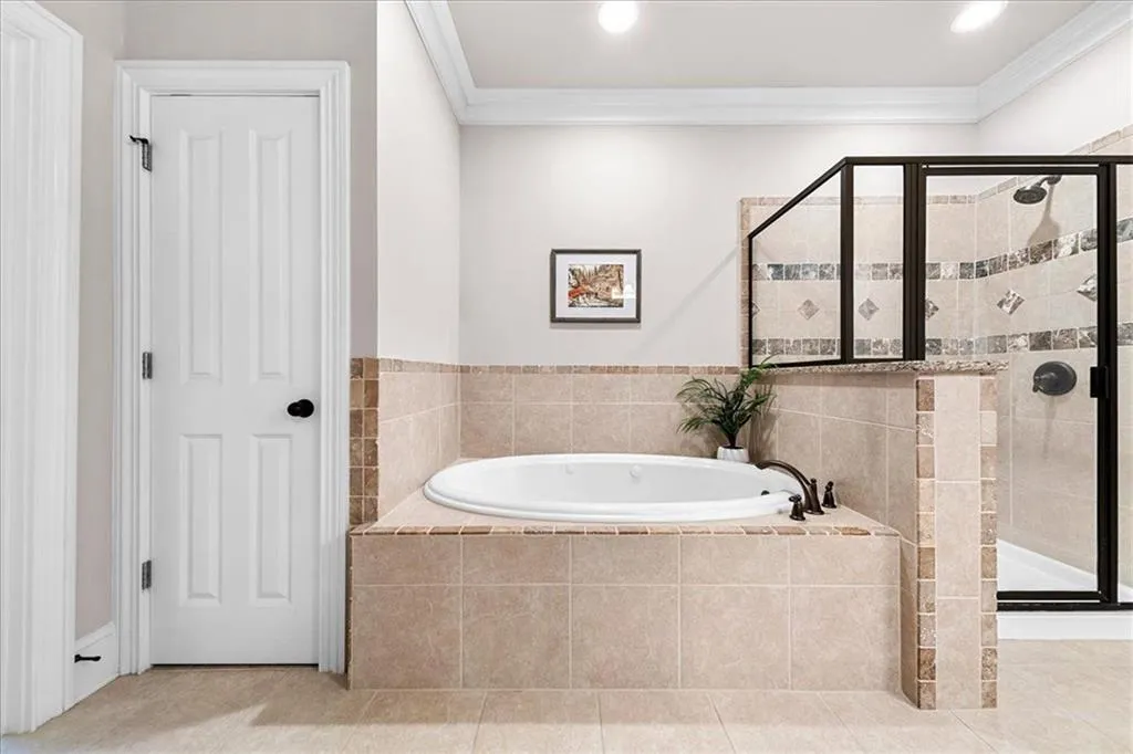 7750 Glisten Avenue, Atlanta, Georgia 30328, 3 Bedrooms Bedrooms, ,2 BathroomsBathrooms,Residential,Sold,7750 Glisten Avenue,7387142