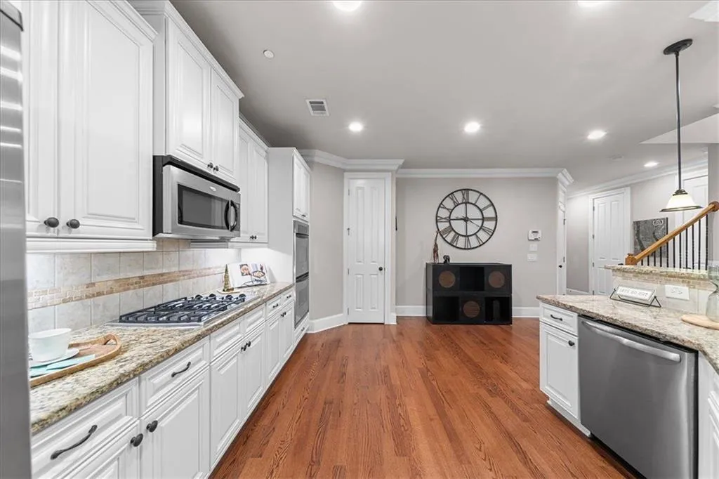 7750 Glisten Avenue, Atlanta, Georgia 30328, 3 Bedrooms Bedrooms, ,2 BathroomsBathrooms,Residential,Sold,7750 Glisten Avenue,7387142