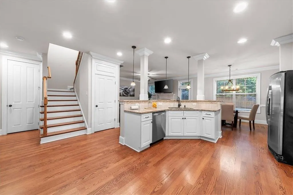 7750 Glisten Avenue, Atlanta, Georgia 30328, 3 Bedrooms Bedrooms, ,2 BathroomsBathrooms,Residential,Sold,7750 Glisten Avenue,7387142