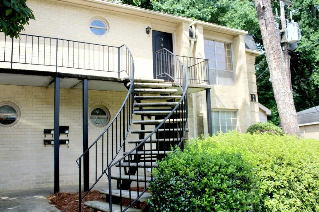 5400 Roswell Road Unit H7, Atlanta, Georgia 30342, 2 Bedrooms Bedrooms, ,1 BathroomBathrooms,Residential,Sold,5400 Roswell Road Unit H7,5874751